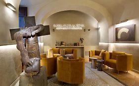 La Nova Bed And Museum